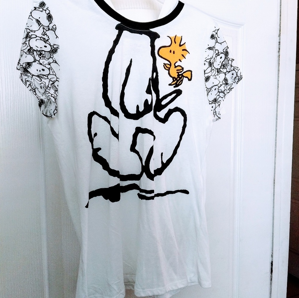 New Peanuts Women's Snoopy  Short Sleeve t-shirt